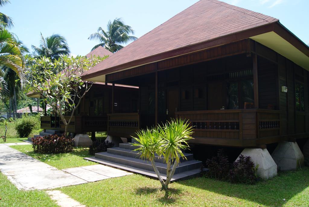 Nusantara Diving Centre Resort & Spa Manado Bagian luar foto